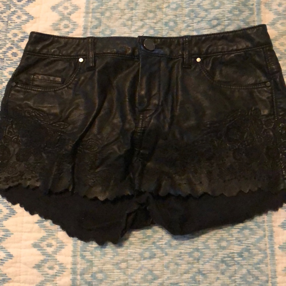 BLANK NYC- black leather shorts! fits S-M - 1-3